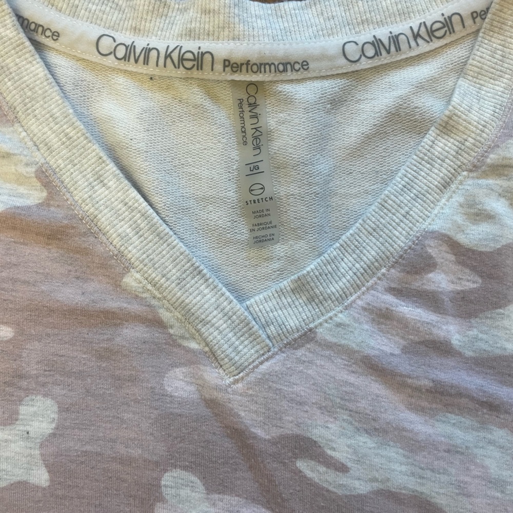 Calvin Klein Performance top. Pink and gray camo size large women’s. - Picture 3 of 6